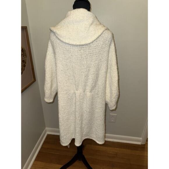 Vivienne Tam Women’s Cream Cozy Super Soft Robe Fluffy Size Medium - Picture 5 of 7